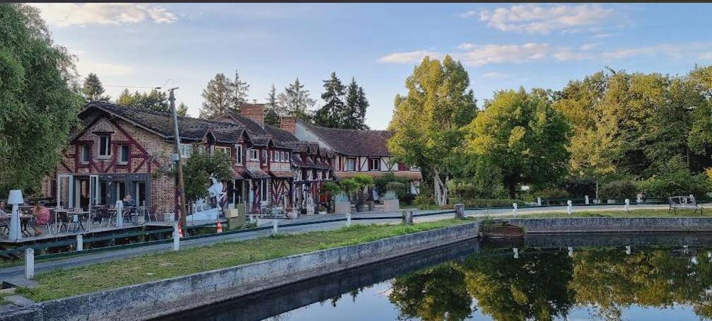 Le Moulin De Villiers Hotel Nouan-le-Fuzelier Exterior foto